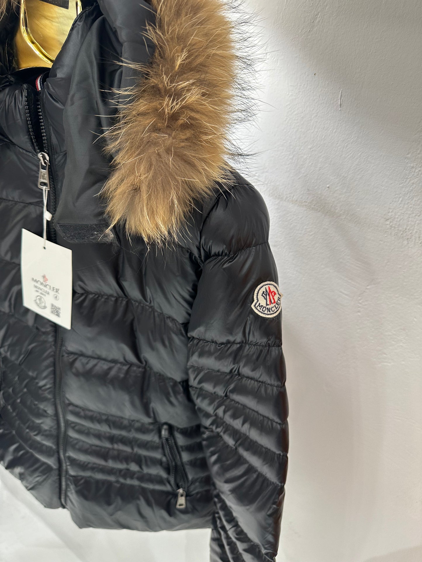 Moncler μπουφάν με γούνα