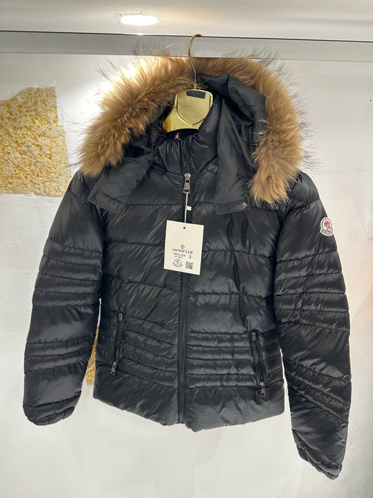 Moncler μπουφάν με γούνα