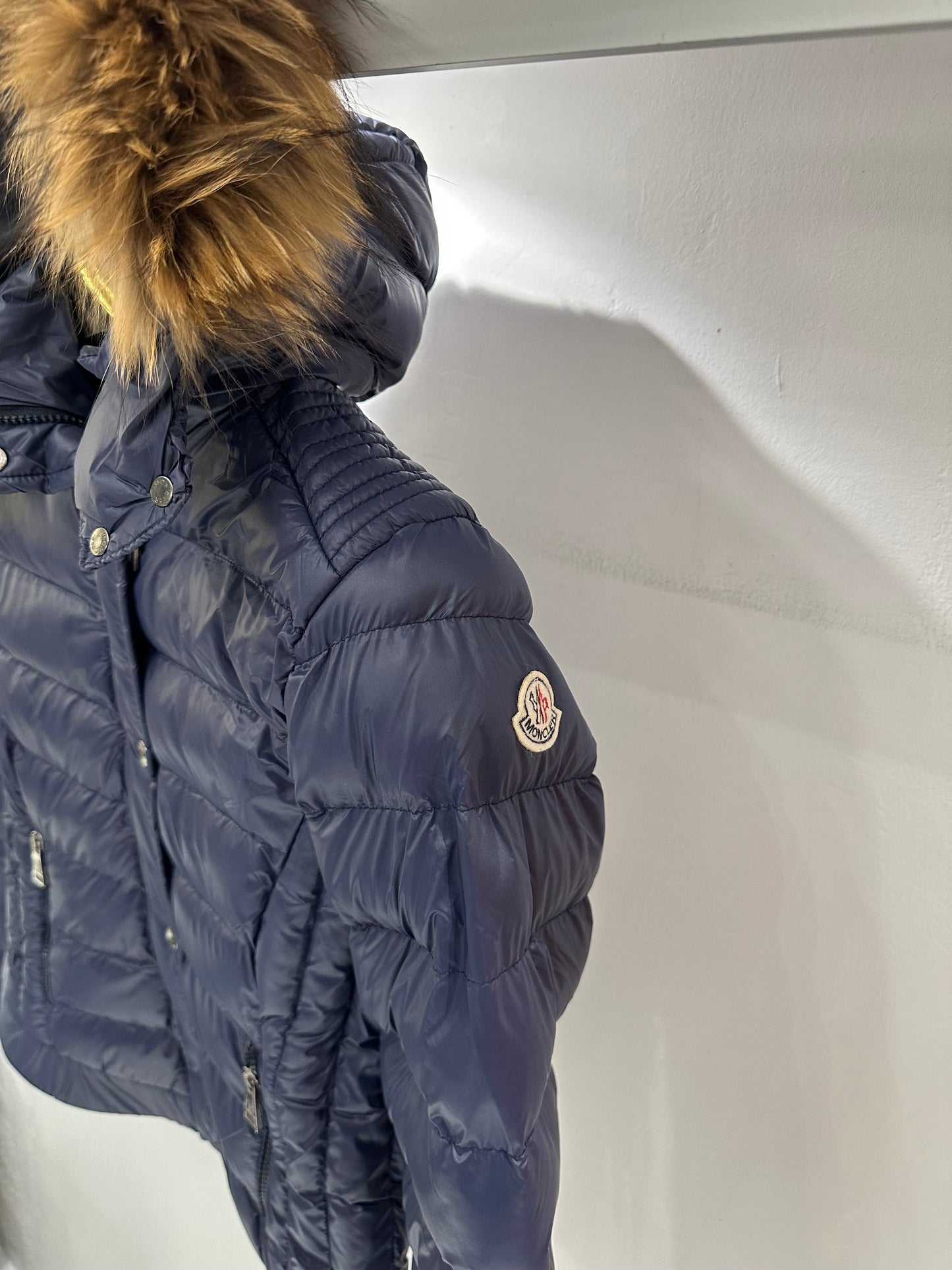 Moncler μπουφάν με γούνα