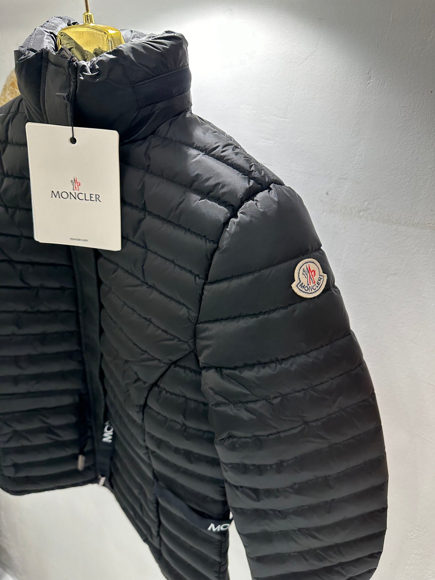 Moncler μπουφάν